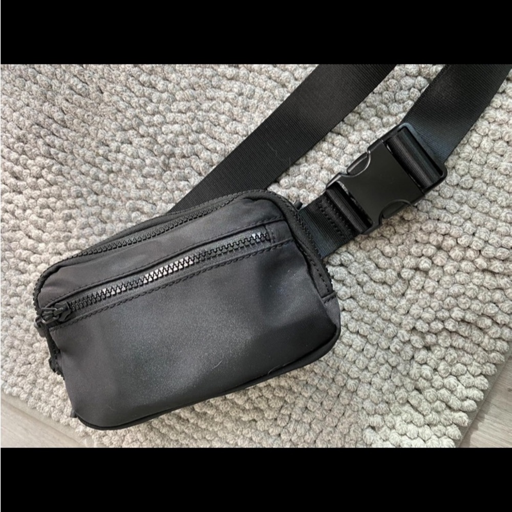 WESTBRONCO Fanny Packs for Women Men, Belt Bag with 4 Zipper Pockets